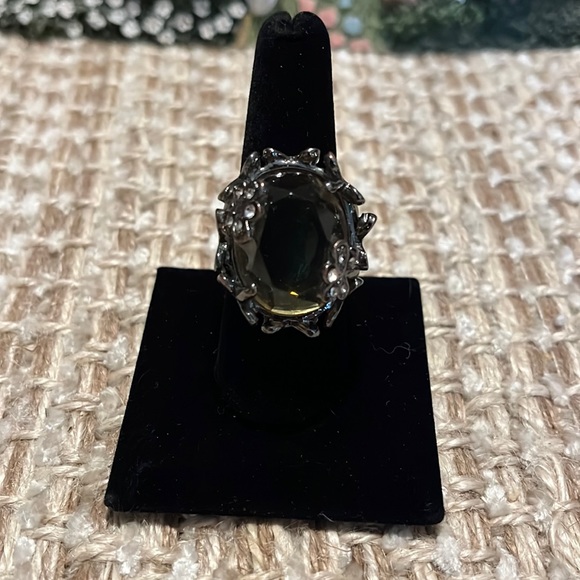 Pale yellow large rhinestone costume statement ring size 9 - Picture 5 of 9